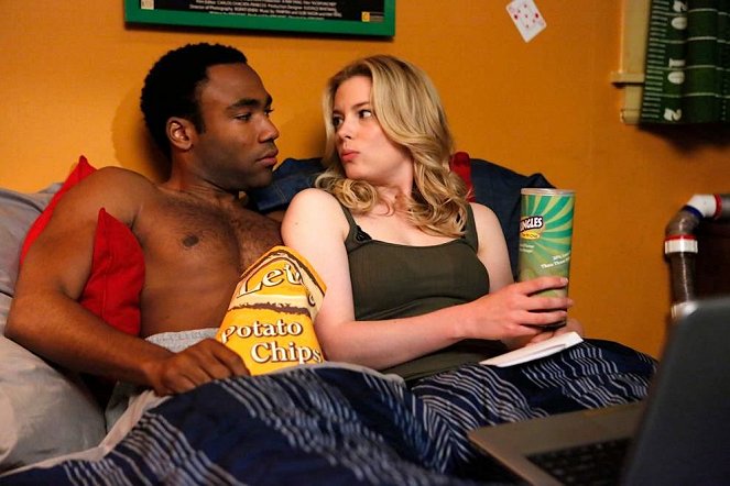 Community - Economics of Marine Biology - Photos - Donald Glover, Gillian Jacobs