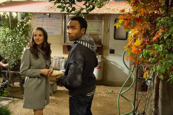 Community - Advanced Documentary Filmmaking - Photos - Alison Brie, Donald Glover