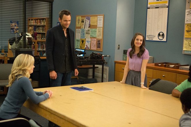 Community - Advanced Documentary Filmmaking - Photos - Gillian Jacobs, Joel McHale, Alison Brie