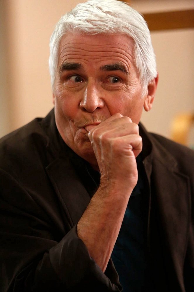 Community - Evasion coopérative dans les relations familiales - Film - James Brolin