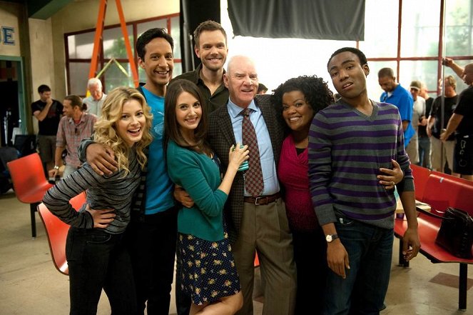 Community - Alternative History of the German Invasion - Making of - Gillian Jacobs, Danny Pudi, Alison Brie, Joel McHale, Malcolm McDowell, Yvette Nicole Brown, Donald Glover