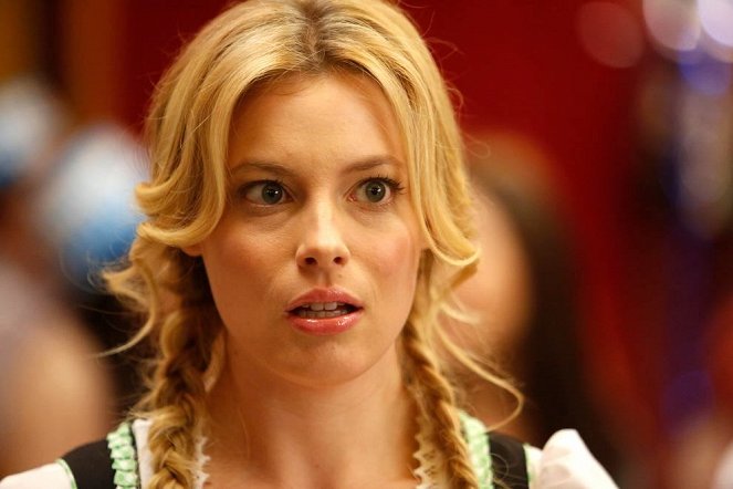 Community - Alternatywna historia niemieckiej inwazji - Z filmu - Gillian Jacobs