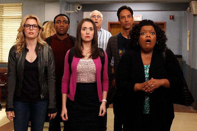 Community - Season 4 - History 101 - Photos - Gillian Jacobs, Donald Glover, Alison Brie, Chevy Chase, Danny Pudi, Yvette Nicole Brown