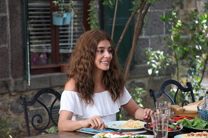 Rengarenk - Episode 3 - Filmfotos - Selin Şekerci