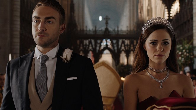 The Royals - Mit Leichenjubel und Hochzeitsklage - Filmfotos - Tom Austen, Alexandra Park