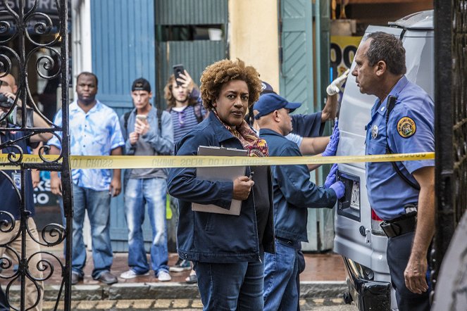 NCIS: New Orleans - Viral - Van film - CCH Pounder
