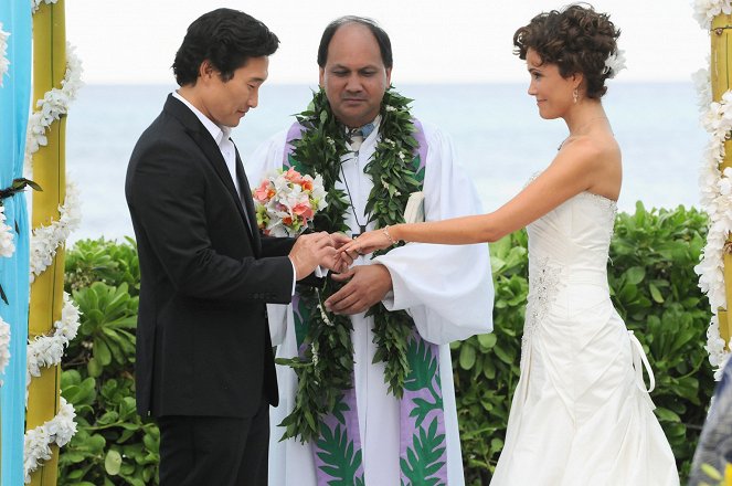Hawaii 5.0 - Odszedł na zawsze - Z filmu - Daniel Dae Kim, Reiko Aylesworth