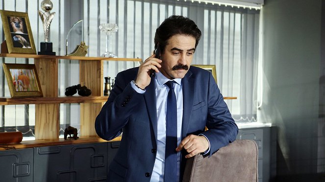 4N1K: İlk Aşk - Episode 1 - De la película - Bülent Alkış