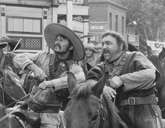 The Great Bank Robbery - Filmfotos - Larry Storch, Akim Tamiroff