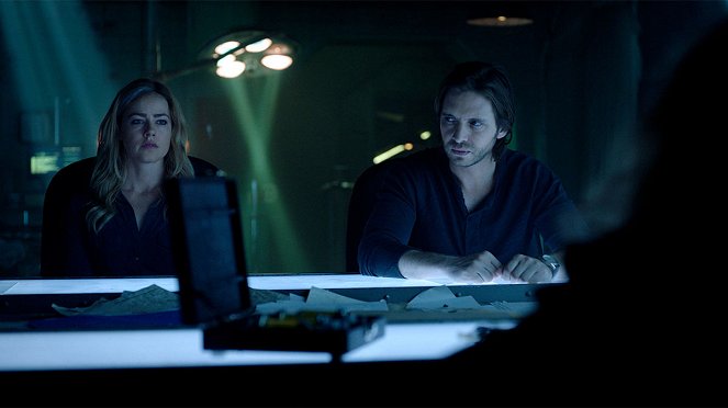 12 Monkeys - The Beginning: Part 1 - Photos - Amanda Schull, Aaron Stanford