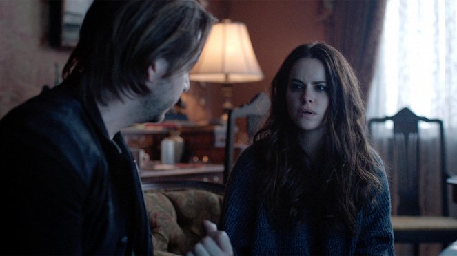 12 Monkeys - Season 2 - Resurrection - Van film - Emily Hampshire