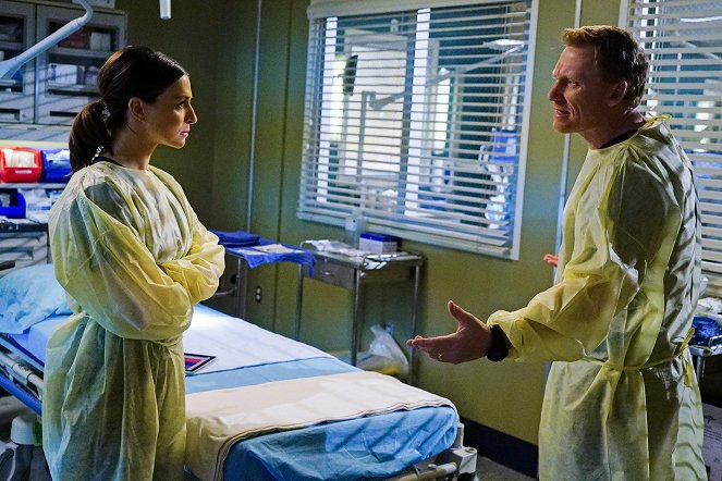 Grey's Anatomy - Season 13 - 'Till I Hear It from You - Photos - Caterina Scorsone, Kevin McKidd