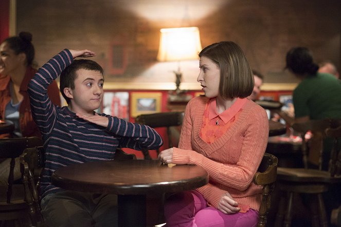 The Middle - The Royal Flush - Photos - Atticus Shaffer, Eden Sher