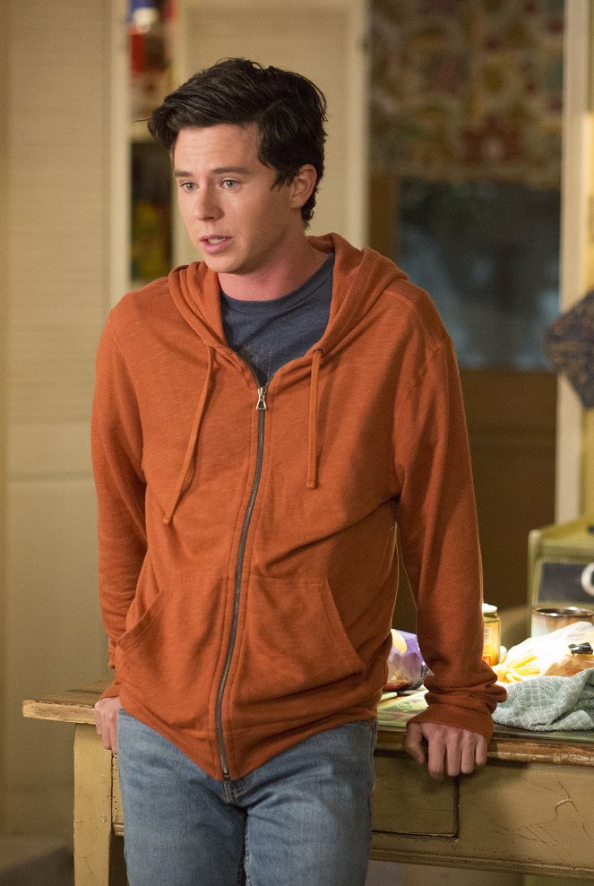 The Middle - Season 9 - A Heck of a Ride (2) - Photos - Charlie McDermott