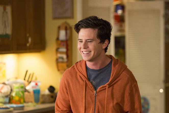 The Middle - A Heck of a Ride (2) - Photos - Charlie McDermott