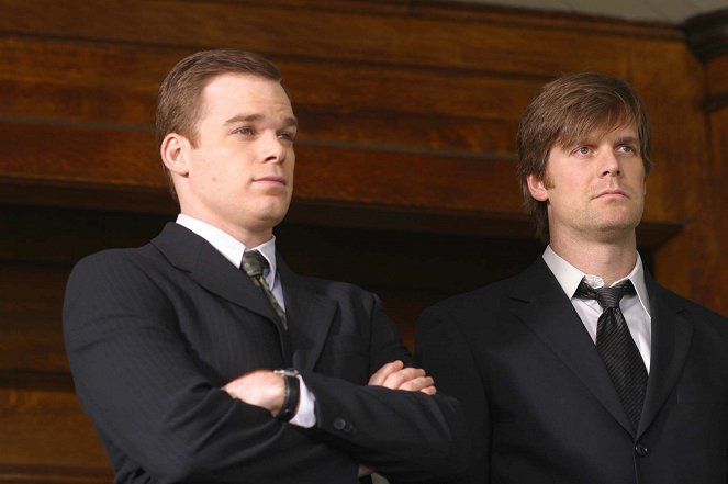 Six Feet Under - Gestorben wird immer - Season 4 - Alles fügt sich treffend - Filmfotos - Michael C. Hall, Peter Krause