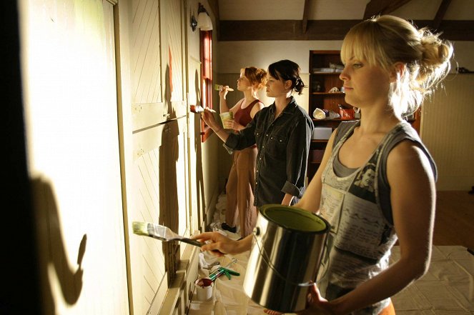 Six Feet Under - Gestorben wird immer - Season 4 - Alles Gute kommt von oben - Filmfotos - Lauren Ambrose, Sprague Grayden, Mena Suvari