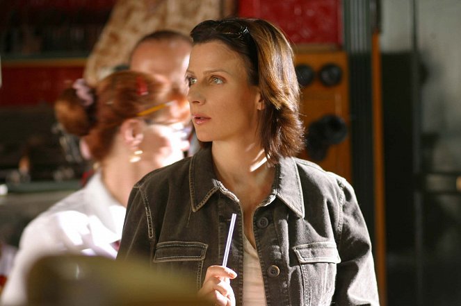 Six Feet Under - Gestorben wird immer - Season 4 - Asche zu Asche - Filmfotos - Rachel Griffiths