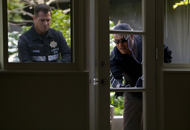 CSI: Crime Scene Investigation - Hitting for the Cycle - Photos - George Eads, Laurence Fishburne