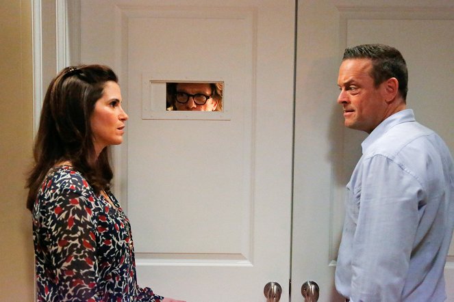The Neighbors - Fear and Loving in New Jersey - Photos - Jami Gertz, Simon Templeman, Lenny Venito