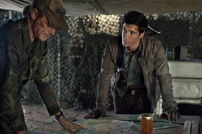 Falling Skies - Worlds Apart - Photos - Drew Roy