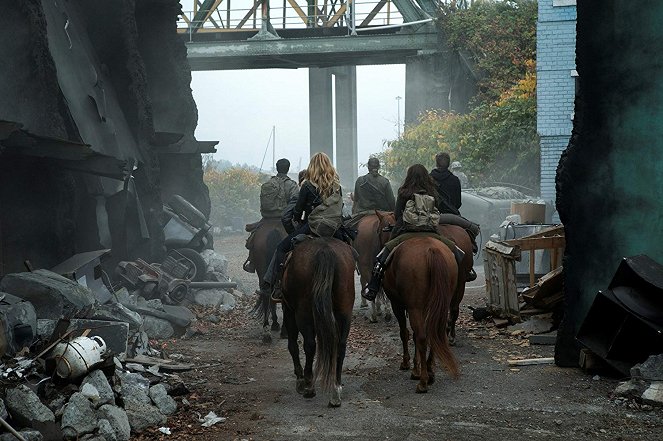 Falling Skies - Search and Recover - Photos