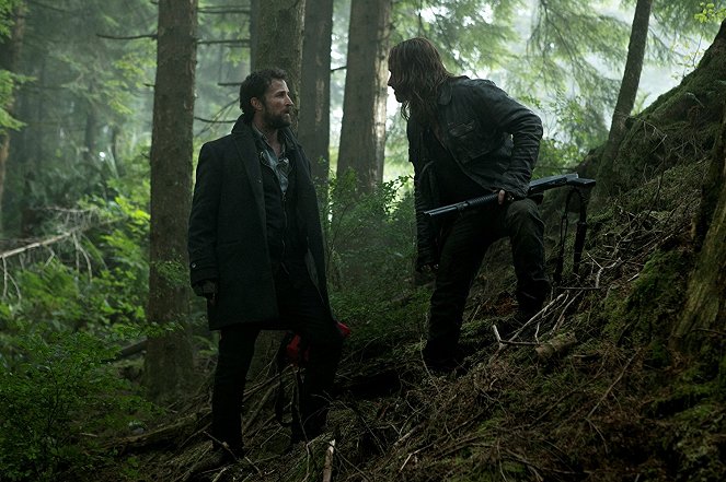 Falling Skies - Search and Recover - Photos - Noah Wyle