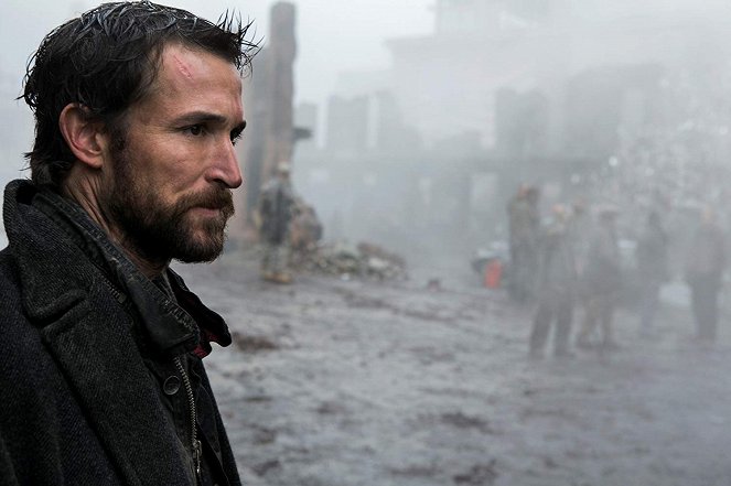 Falling Skies - Journey to Xibalba - De la película - Noah Wyle