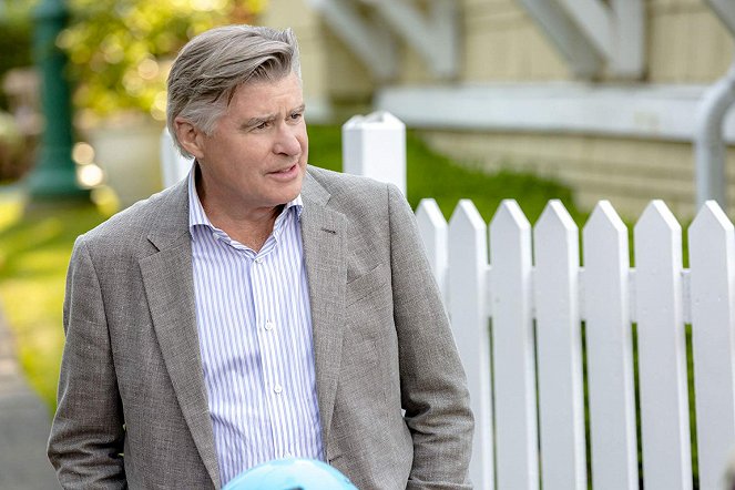 Chesapeake Shores - Home to Roost: Part 1 - Photos - Treat Williams