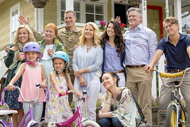 Chesapeake Shores - Home to Roost: Part 1 - Photos - Emilie Ullerup, Kayden Magnuson, Diane Ladd, Abbie Magnuson, Brendan Penny, Barbara Niven, Laci J Mailey, Meghan Ory, Treat Williams, Andrew Francis