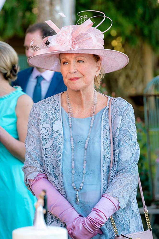 Chesapeake Shores - Pasts and Presents - Photos - Diane Ladd