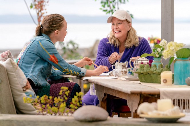 Chesapeake Shores - Season 2 - Pasts and Presents - Photos - Diane Ladd