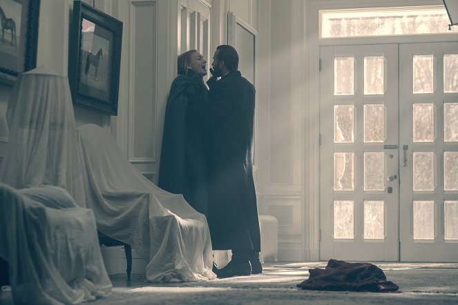 A szolgálólány meséje - Holly - Filmfotók - Yvonne Strahovski, Joseph Fiennes