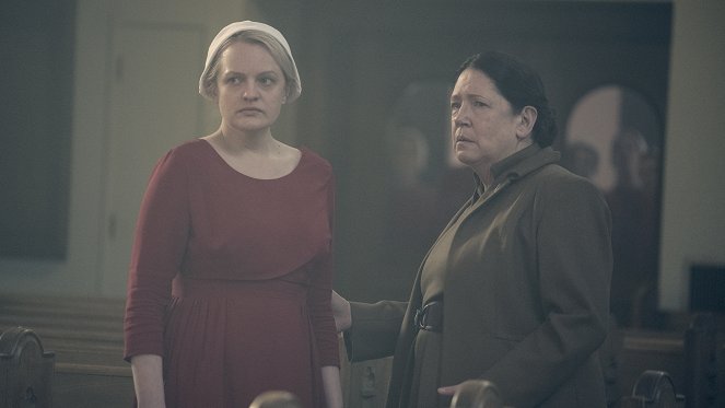 Opowieść podręcznej - Season 2 - Postpartum - Z filmu - Elisabeth Moss, Ann Dowd