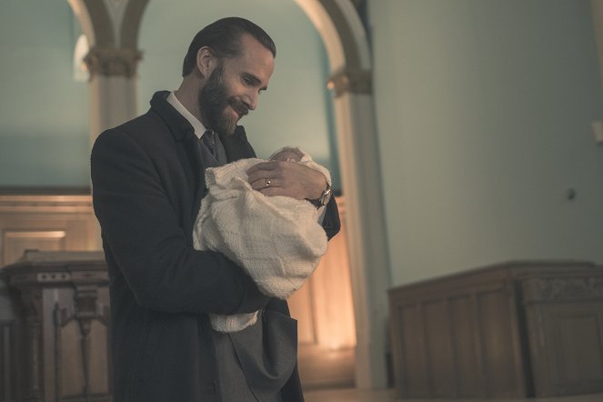 Příběh služebnice - Po porodu - Z filmu - Joseph Fiennes