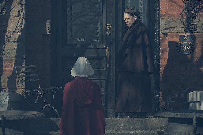 The Handmaid's Tale - Season 2 - Postpartum - Photos - Ann Dowd