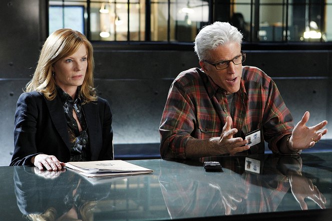 CSI: Crime Scene Investigation - Tell-Tale Hearts - Photos - Marg Helgenberger, Ted Danson