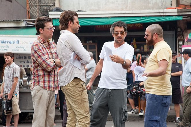 Vo štvorici po opici 2 - Z nakrúcania - Ed Helms, Bradley Cooper, Todd Phillips, Zach Galifianakis