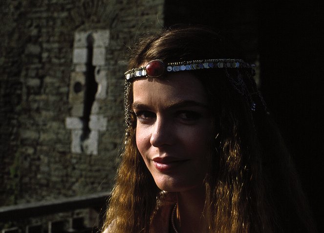 Sword of the Valiant: The Legend of Sir Gawain and the Green Knight - Van film - Cyrielle Clair