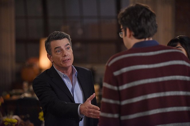 New Girl - Last Thanksgiving - Photos - Peter Gallagher