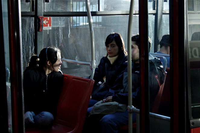 Karen llora en un bus - Filmfotos
