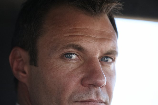 Transporter: The Series - Season 1 - Trojan Horsepower - Photos - Chris Vance