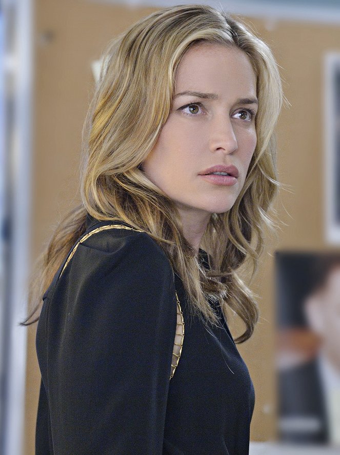 Covert Affairs - Season 5 - Brink Of The Clouds - Photos - Piper Perabo