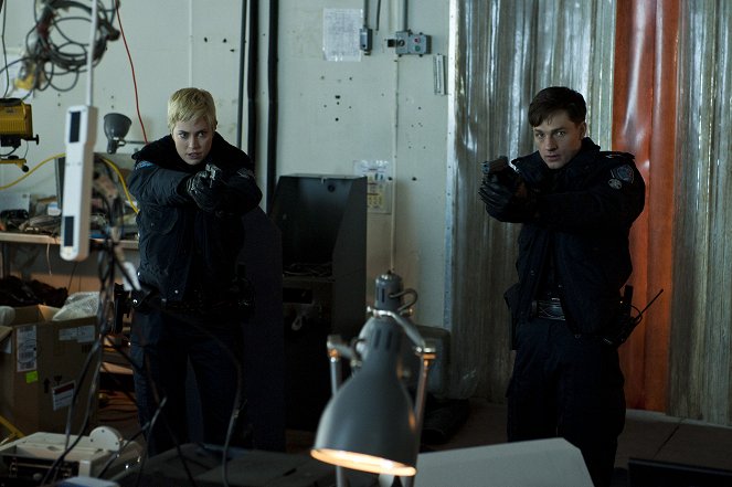 Rookie Blue - Heart Breakers, Money Makers - Photos - Charlotte Sullivan, Gregory Smith