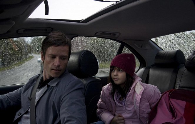Don't Be Afraid of the Dark - Filmfotos - Guy Pearce, Bailee Madison