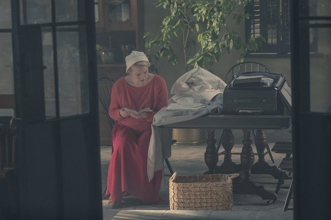 A szolgálólány meséje - Az ige - Filmfotók - Elisabeth Moss