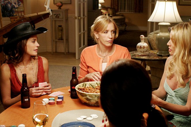 Desperate Housewives - Season 2 - That's Good, That's Bad - Photos - Teri Hatcher, Felicity Huffman