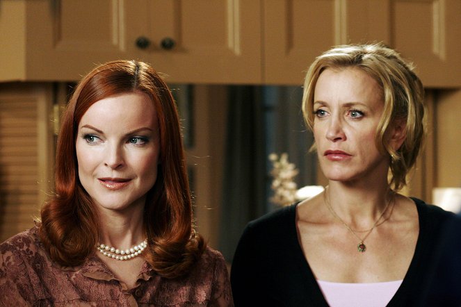 Desperate Housewives - Season 2 - Nur ein Kuss - Filmfotos - Marcia Cross, Felicity Huffman