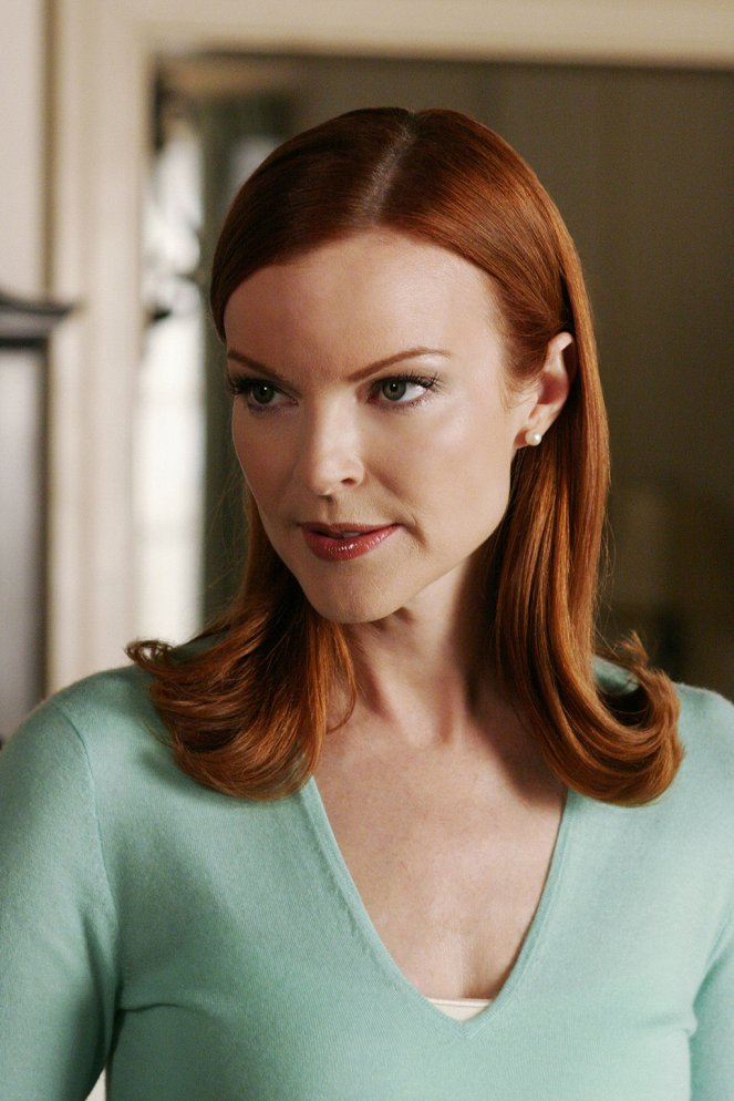 Desperate Housewives - Season 2 - Don't Look at Me - Photos - Marcia Cross