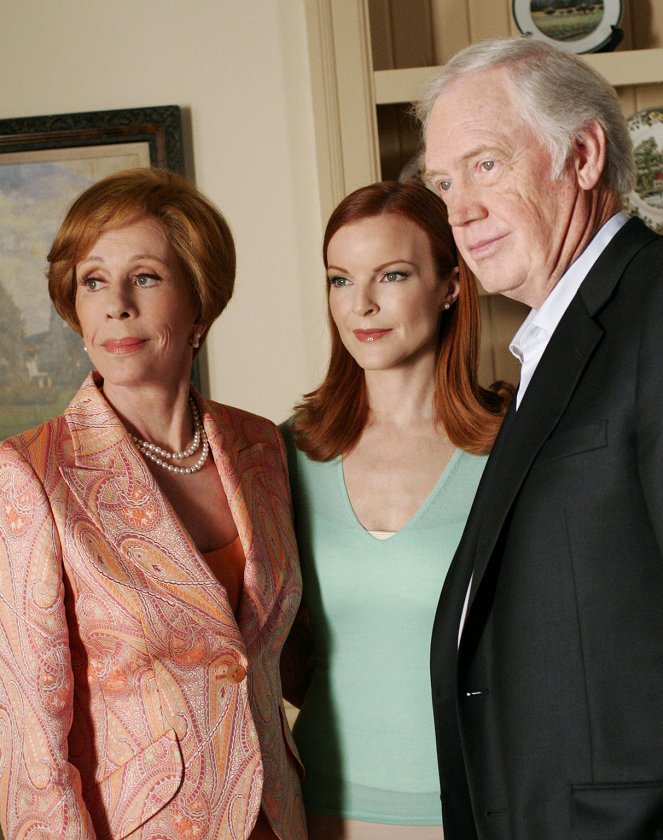 Desperate Housewives - Season 2 - Don't Look at Me - Van film - Carol Burnett, Marcia Cross, Ronny Cox